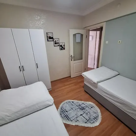 Apartament 2ege Ueniversitesi Ve Hastanesine Cok Yakin Aileye Ve Firmaya Uygun