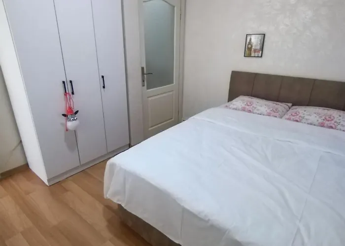 2ege Ueniversitesi Ve Hastanesine Cok Yakin Aileye Ve Firmaya Uygun דירה