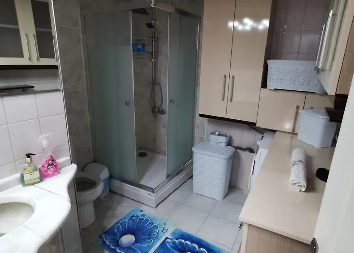 2ege Ueniversitesi Ve Hastanesine Cok Yakin Aileye Ve Firmaya Uygun דירה