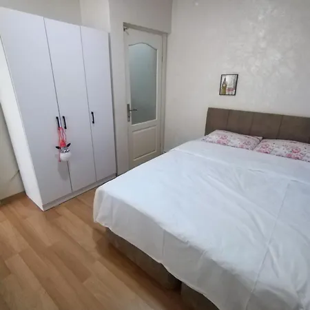 2ege Ueniversitesi Ve Hastanesine Cok Yakin Aileye Ve Firmaya Uygun Appartamento