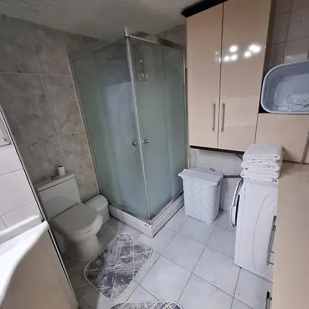 Apartmán 2ege Ueniversitesi Ve Hastanesine Cok Yakin Aileye Ve Firmaya Uygun *